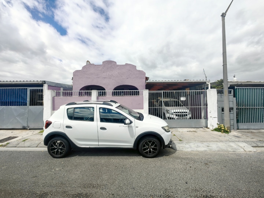 3 Bedroom Property for Sale in Lentegeur Western Cape